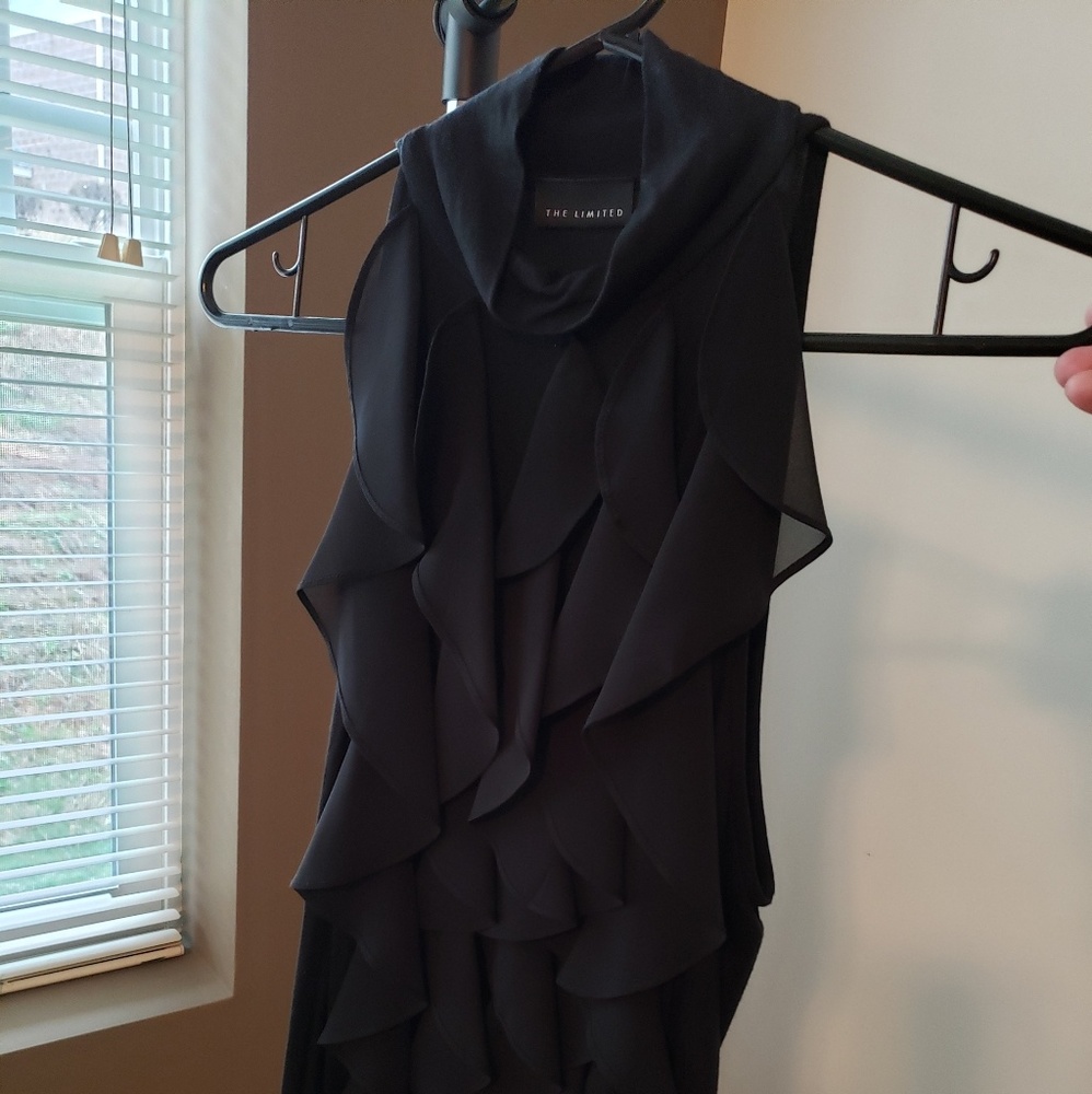 Sleeveless ruffled front top